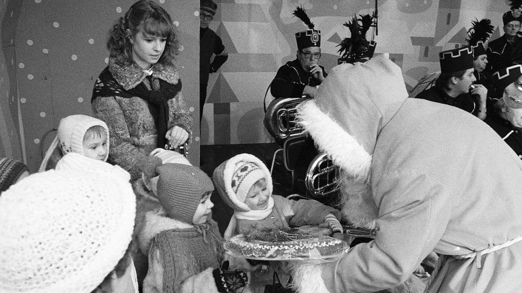 Für viele Ostdeutsche gehört ein bestimmtes Weihnachtsgefühl bis heute dazu. Da dürfen "Weihnachten in Familie" und Lametta nicht fehlen.&nbsp;