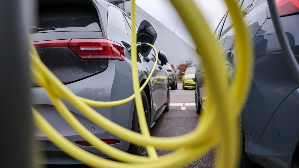 Sicherheit hat ihren Preis: Zertifizierte Ladekabel von Markenherstellern bieten deutlich höhere Sicherheit als No-Name-Produkte aus Fernost.