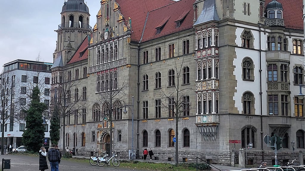 Am Landgericht Halle wird der Fall des Messerangriffs in Gerbstedt verhandelt. 