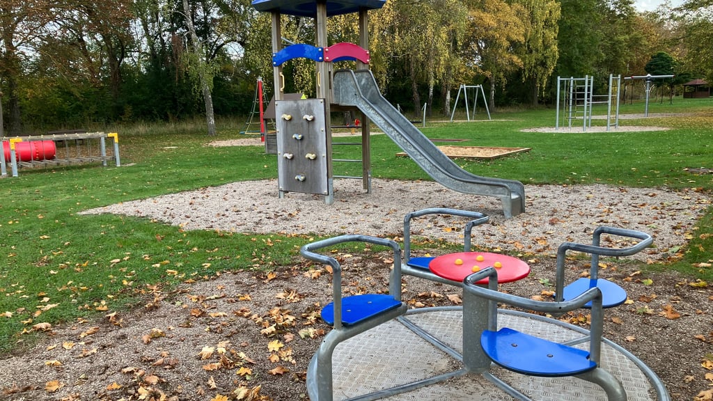 Der Spielplatz bei der „Hegerklause“ in Edersleben. Hier könnte die gesponserte Bank aufgestellt werden. 