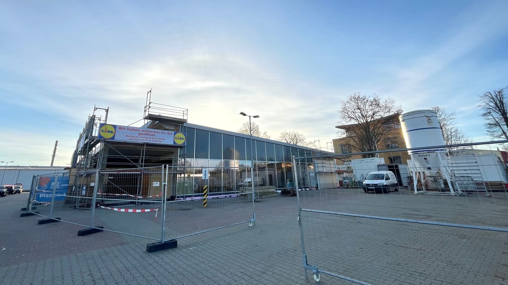 Die Lidl-Filiale an der Tschaikowskistraße in Halberstadt wird umgebaut.