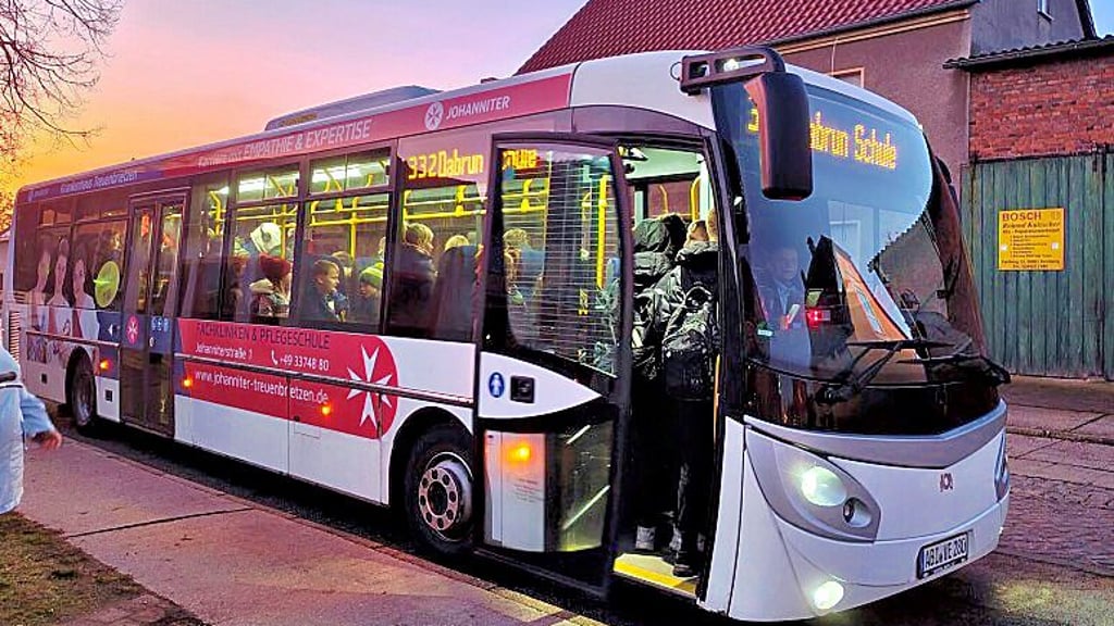 In Wartenburg ist nach Angaben einer Mutter am Montag wenig Platz im Bus gewesen.
