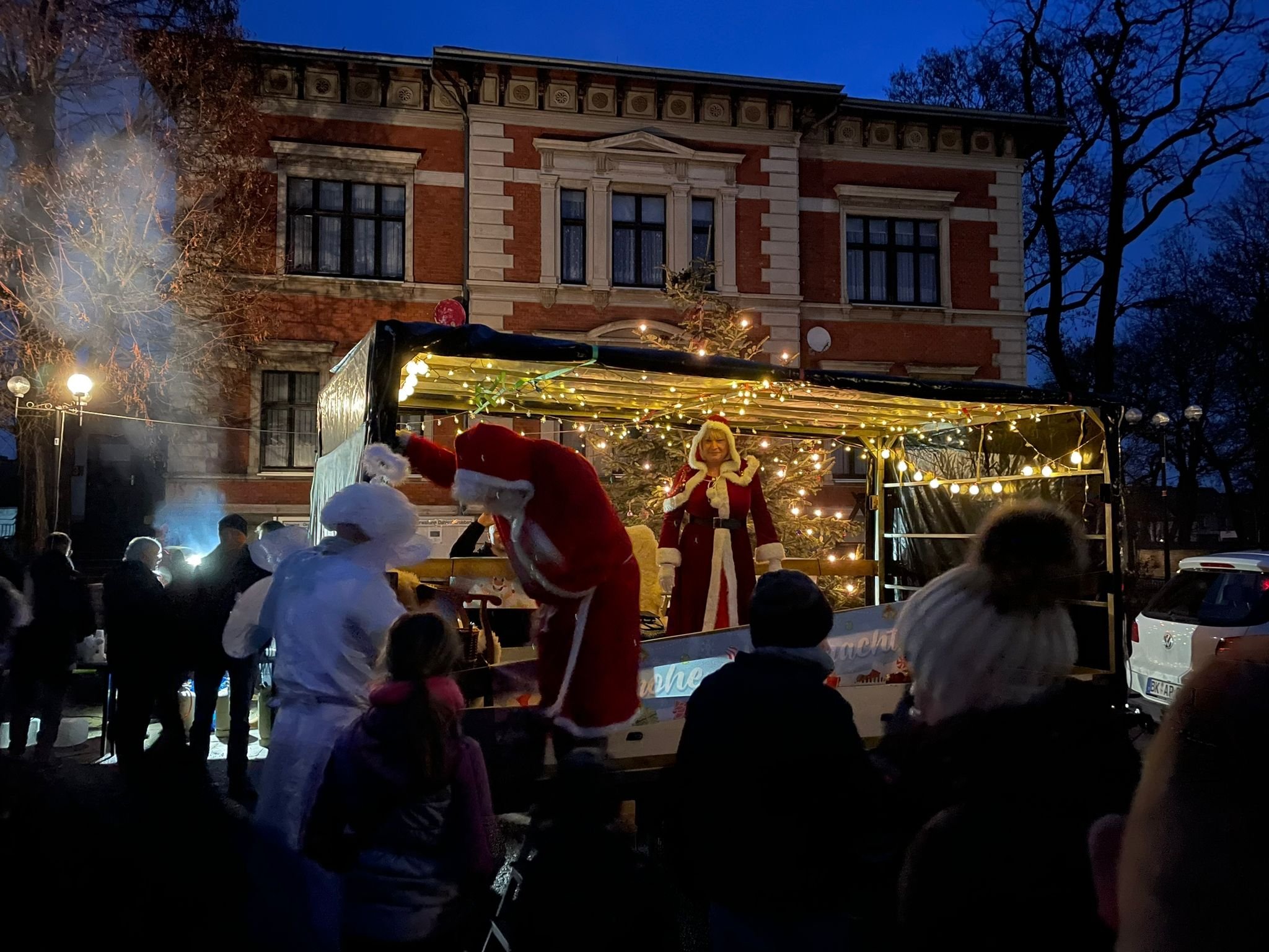 Weihnachtsmann besucht Niedere Börde: Rauschebart macht Halt in Gersdorf und Dahlenwarsleben
