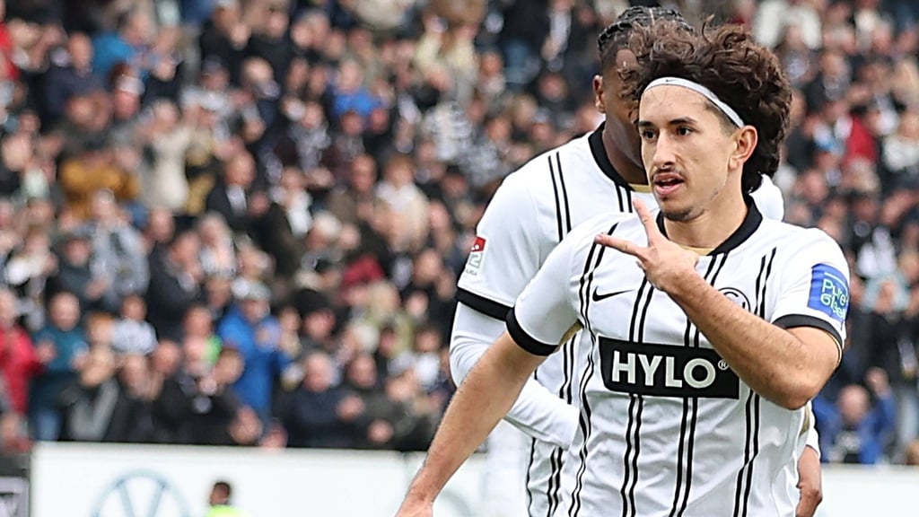 Die Ex-Magdeburger Jason Ceka bejubelt sein einziges Saisontor für die SV Elversberg im Spiel gegen Fürth.