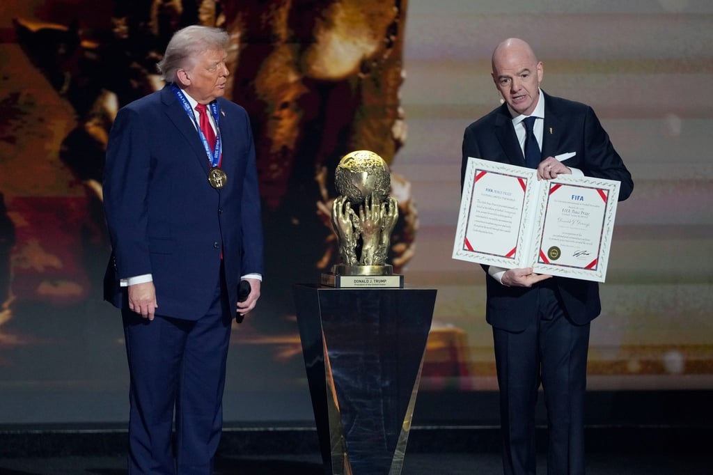 Seltsame Show: Die WM-Auslosung mit Donald Trump (l) und FIFA-Präsident Gianni Infantino. (Archivbild)