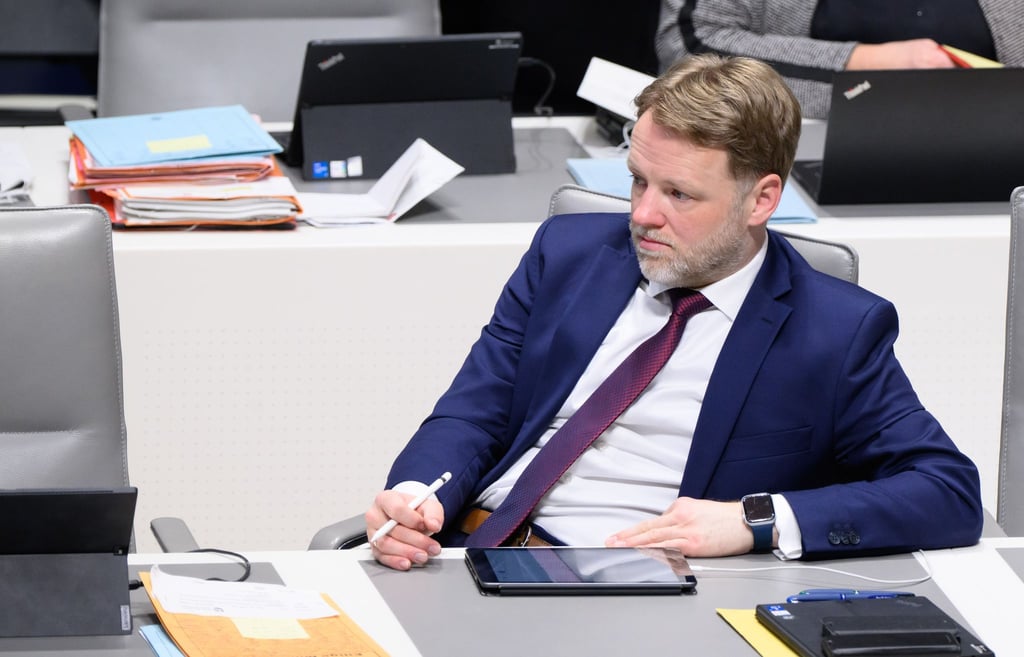 Finanzminister Heere sieht in den gelockerten Schuldenregeln eine Zeitenwende.