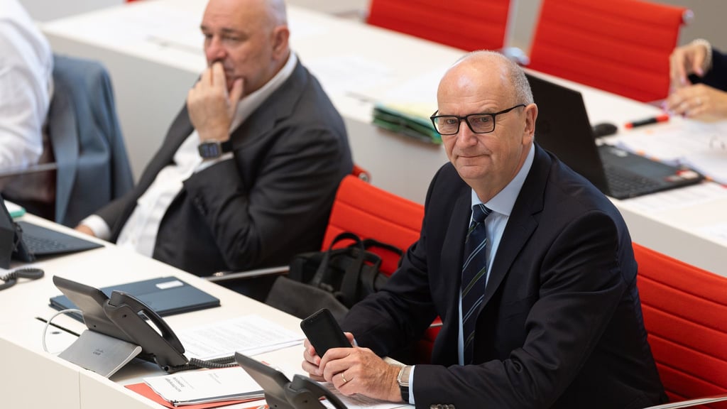 Der Brandenburger Landtag hat mehrheitlich für ein Gesetz zum Zukunftspaket der Landesregierung mit Bundesmitteln für die Infrastruktur gestimmt (Archivbild).