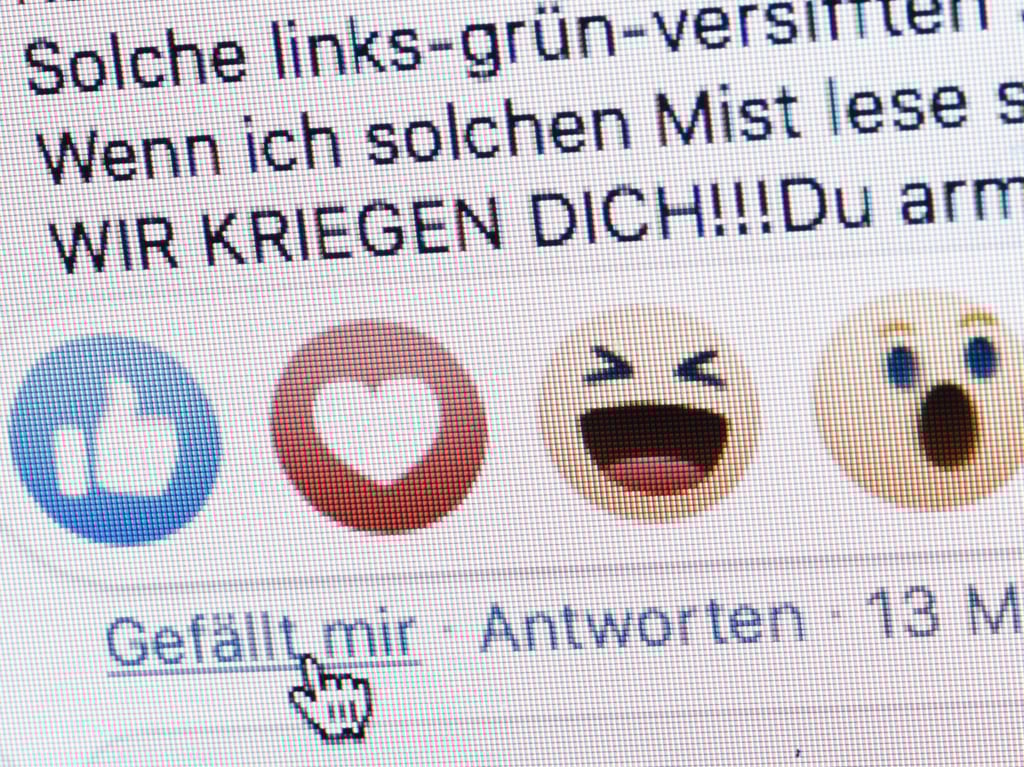 Beleidigende oder Hasskommentare in Sozialen Netzwerken nehmen Politikern zufolge in ihrer Massivität deutlich zu. 