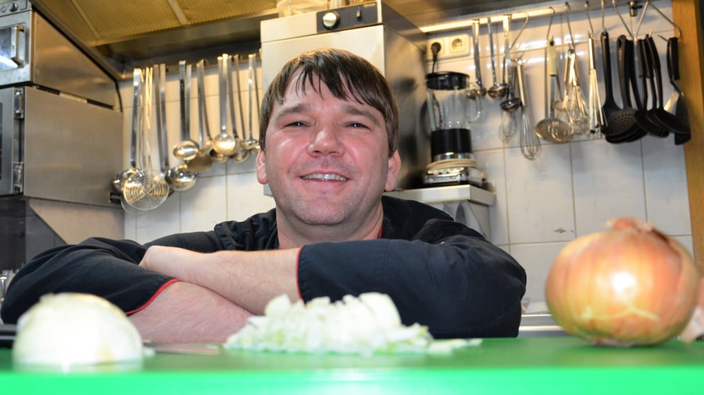 Seit 2019 betreibt Ulrich Bauer den Servesta Bowling Treff in Zerbst. Jetzt beteiligt sich der gelernte Koch mit einer kreativen Interpretation der klassischen Roulade an Sachsen-Anhalts bedeutendstem Kochwettbewerb.