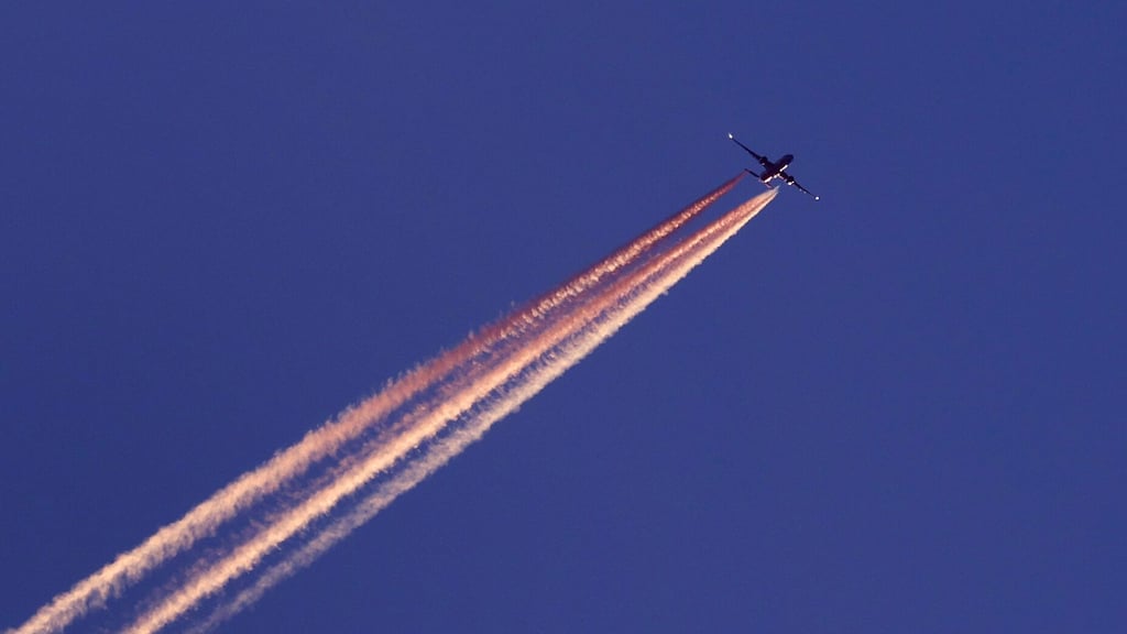 Der ökologische Fußabdruck einer Flugreise bleibt trotz Ausgleichszahlung bestehen: Flüge zu vermeiden, ist immer noch der wirksamste Beitrag zum Klimaschutz.