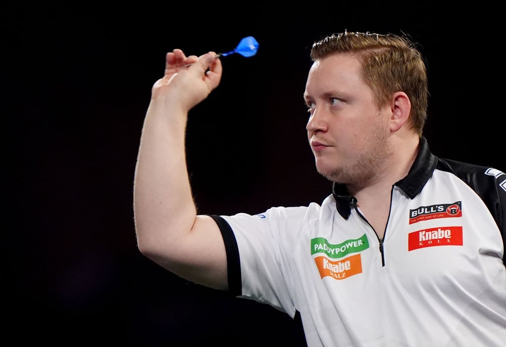 Souverän zum Start: Deutschlands bester Darts-Profi Martin Schindler gewinnt Runde eins bei der WM.