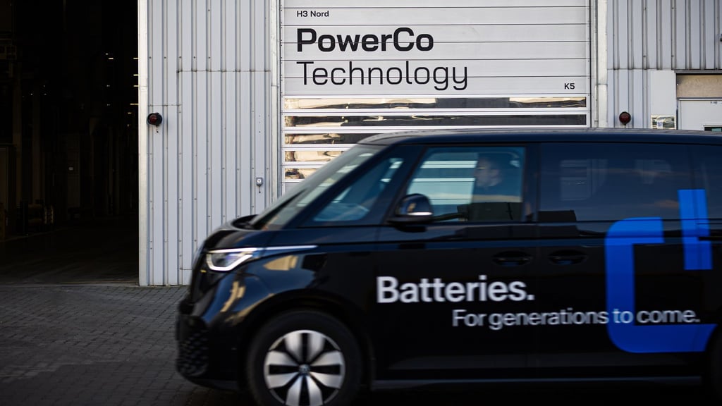 In Salzgitter ist im ersten Werk der Batterietochter PowerCo offiziell die Produktion angelaufen.