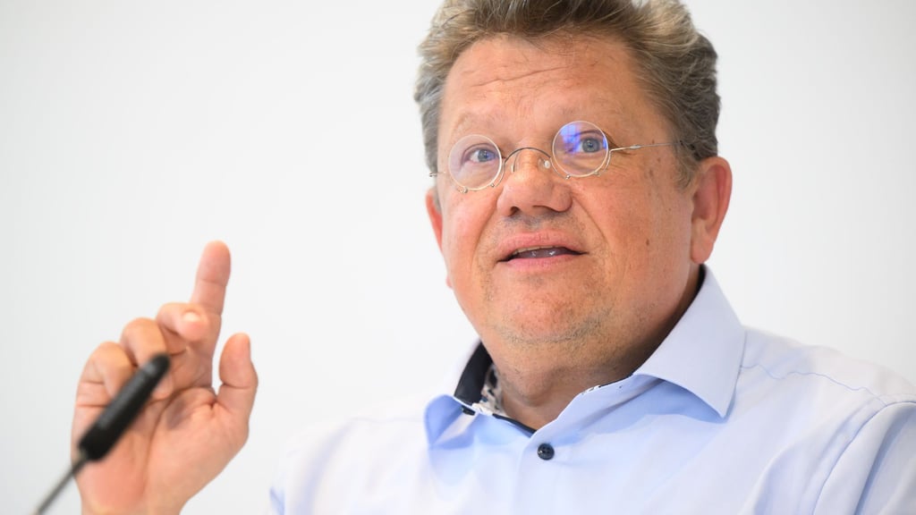 Beim Rentenbeginn sollte auch auf den Gesundheitsschutz geachtet werden, sagt Niedersachsens Minister Philippi. (Archivbild)