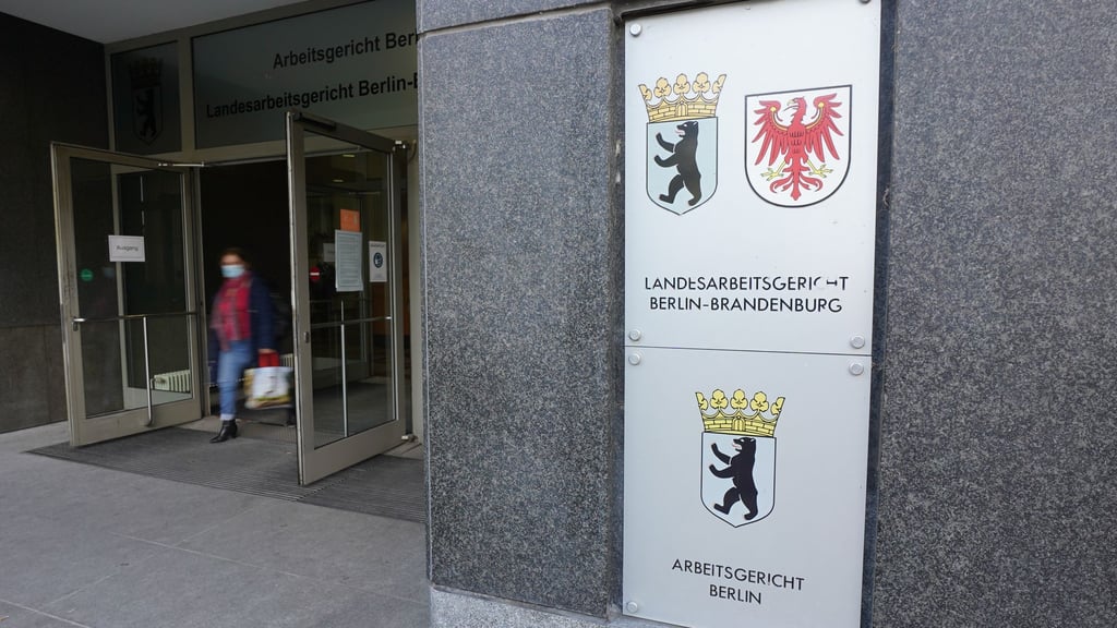 Das Arbeitsgericht Berlin hat in zwei Verfahren jeweils die Klagen der Universitäten abgewiesen, so eine Sprecherin.