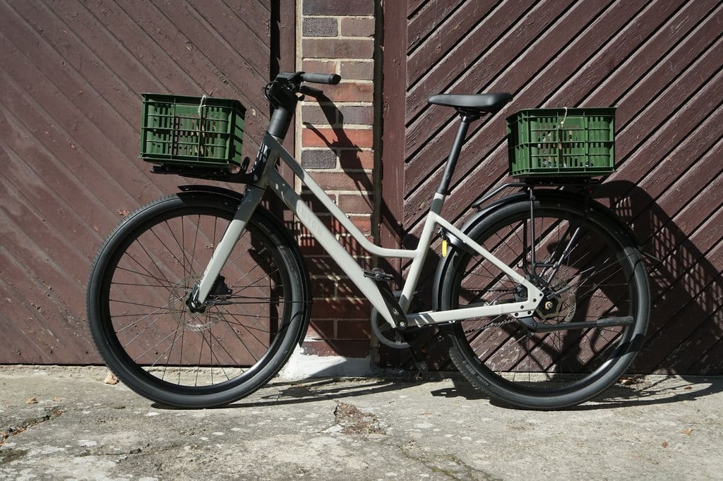 Das Canyon Citylite mit Tiefeinsteiger-Rahmen: ein Stadtrad mit Ladeoptionen.