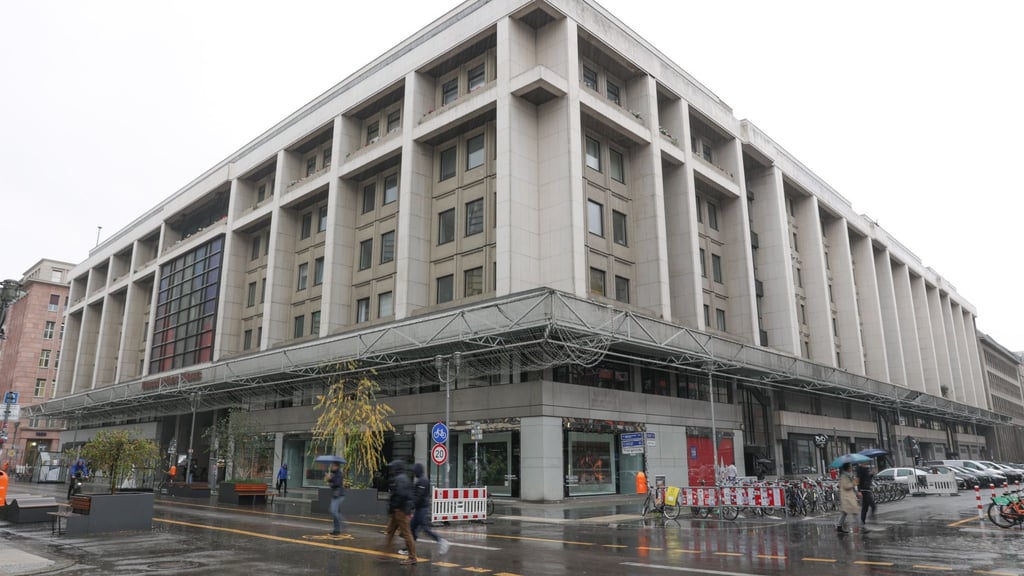 Politiker fordern die Schließung des Russischen Hauses wegen Sanktionsverstößen Russlands. (Archivbild)