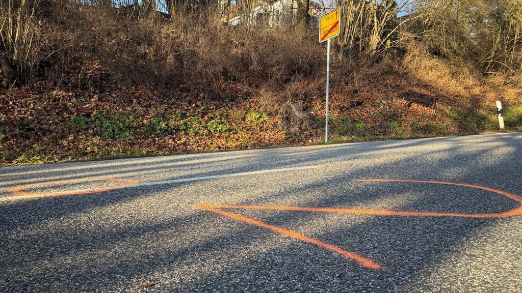 Nahe dem Ortsausgang von Hergisdorf in Richtung Helbra muss der Unfall passiert sein.