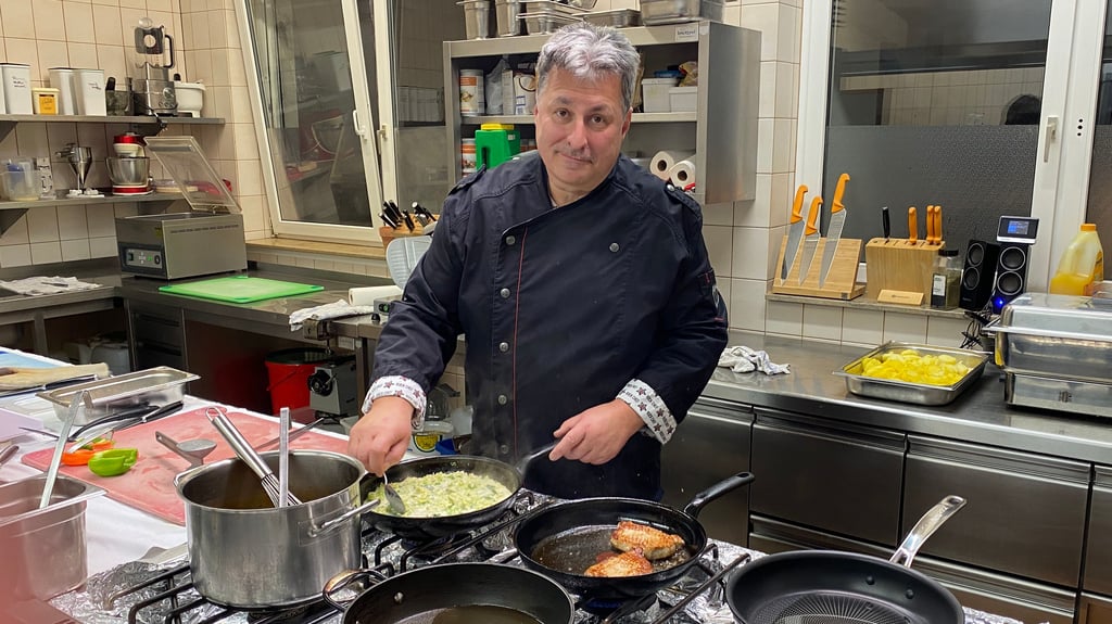 Torsten Hellwig, Inhaber des Hotel Stadt Genthin in der Küche des Restaurants.