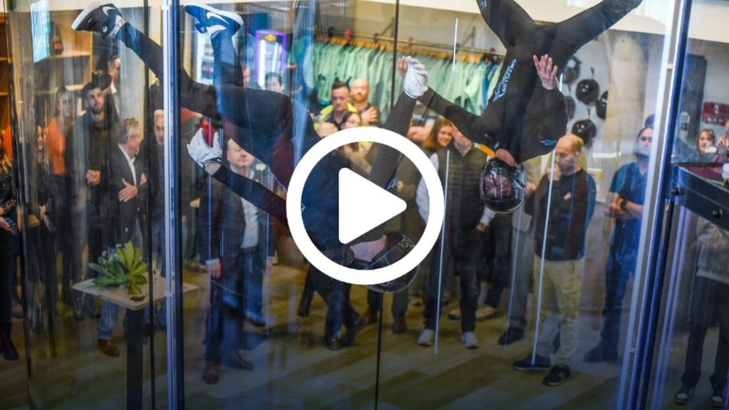 Die Profis machen es vor und haben zur Eröffnung eine eindrucksvolle Choreografie präsentiert.