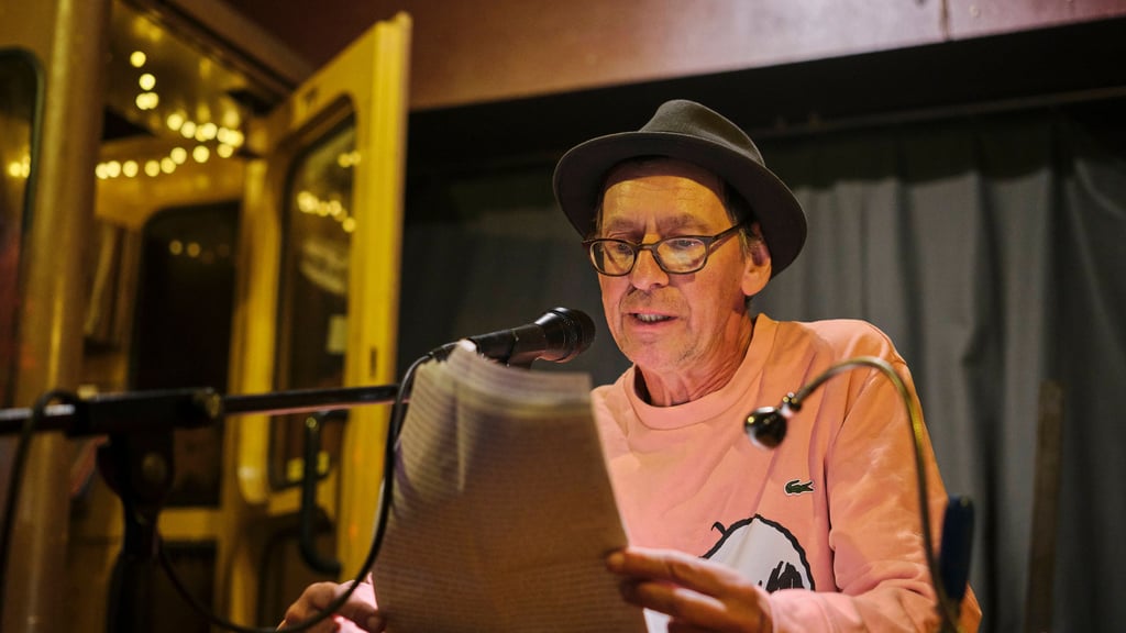 Christian „Flake“ Lorenz liest auf seinem Youtube-Kanal auch Weihnachtsgeschichten vor.