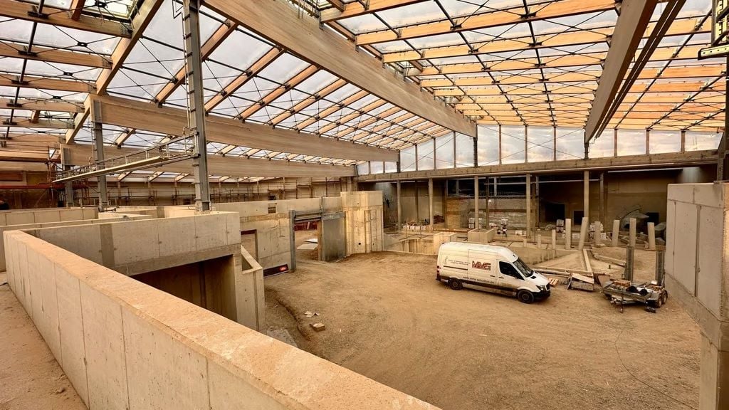 Blick in die Baustelle Dickhäuterhaus. Zu sehen ist die Freilaufhalle.&nbsp;