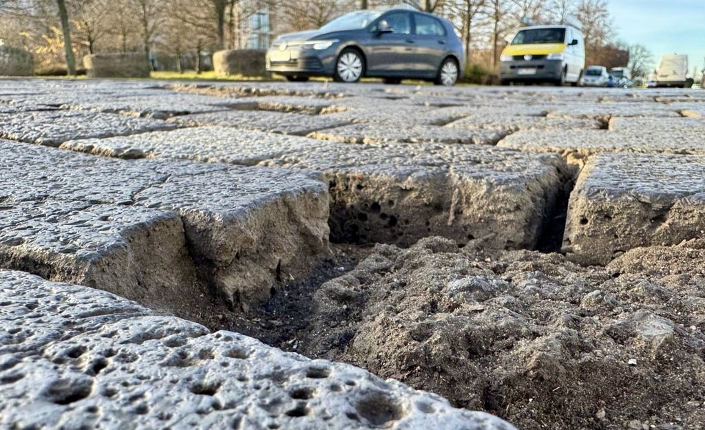 Ein Dokument des Grauens: Die Äußere Hordorfer Straße am Hermesareal ist fix und fertig.
