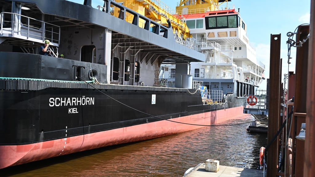 An dem Mehrzweckschiff „Scharhörn“ wurde unter anderem in Lemwerder bei Bremen gearbeitet. (Archivbild)