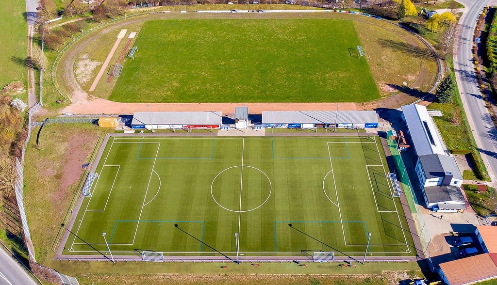 Um den Jahnsportpark umfangreich zu sanieren, will sich die Stadt wieder um Fördermittel des Bundes bewerben. 