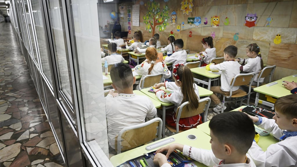 Unterricht im Untergrund: Schulkinder in der Ukraine. (Archivbild)