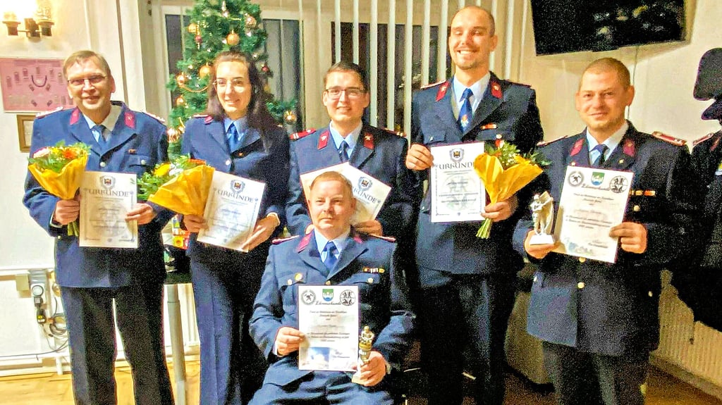 Einige Mitglieder der Zahnaer Wehr wurden befördert oder erhielten Auszeichnungen und Anerkennungen.