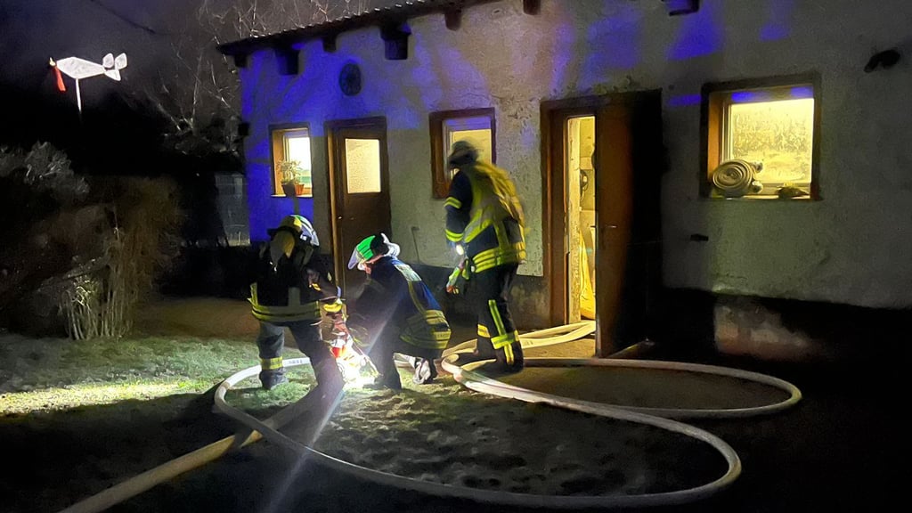 In Behrendorf bei Werben (Elbe) hat am frühen Mittwochmorgen, 17. Dezember 2025, ein Schuppen gebrannt.