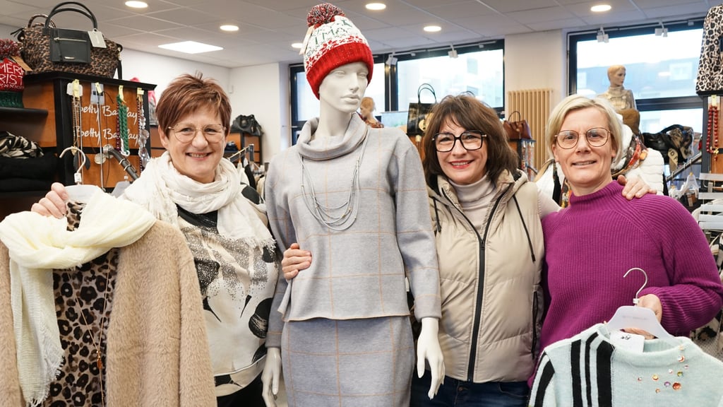 Mode: Was kommt, was bleibt? Das wissen Inhaberin Marion Fricke (v.l.), Wenke Doering und Sylvia Müller-Sarter von der Boutique Paula M.