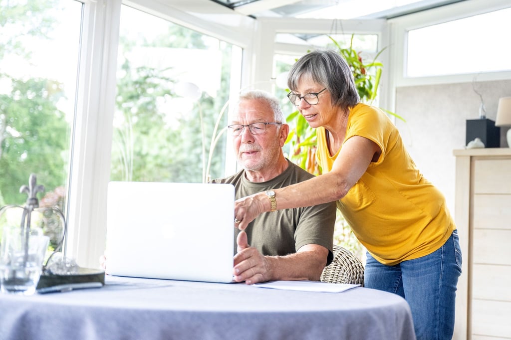 Nicht vorschnell kündigen: Wer seinen Riester-Vertrag pausiert, schützt sein Geld und die Zulagen.
