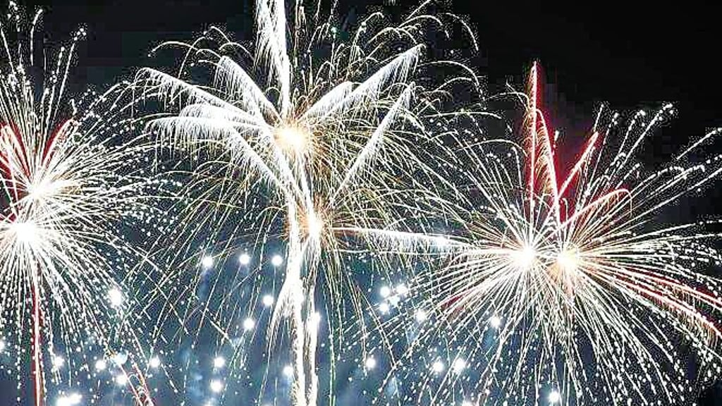 Silvesterfeuerwerk wird wieder bei Globus Theißen vorgestellt.