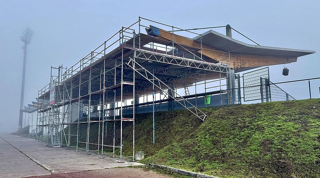 Das Gerüst für die kommenden Arbeiten steht bereits.