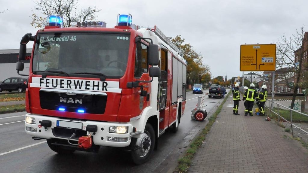 Die Stadt will trotz knapper Finanzen in die weitere Ausstattung der Feuerwehr Salzwedel investieren.