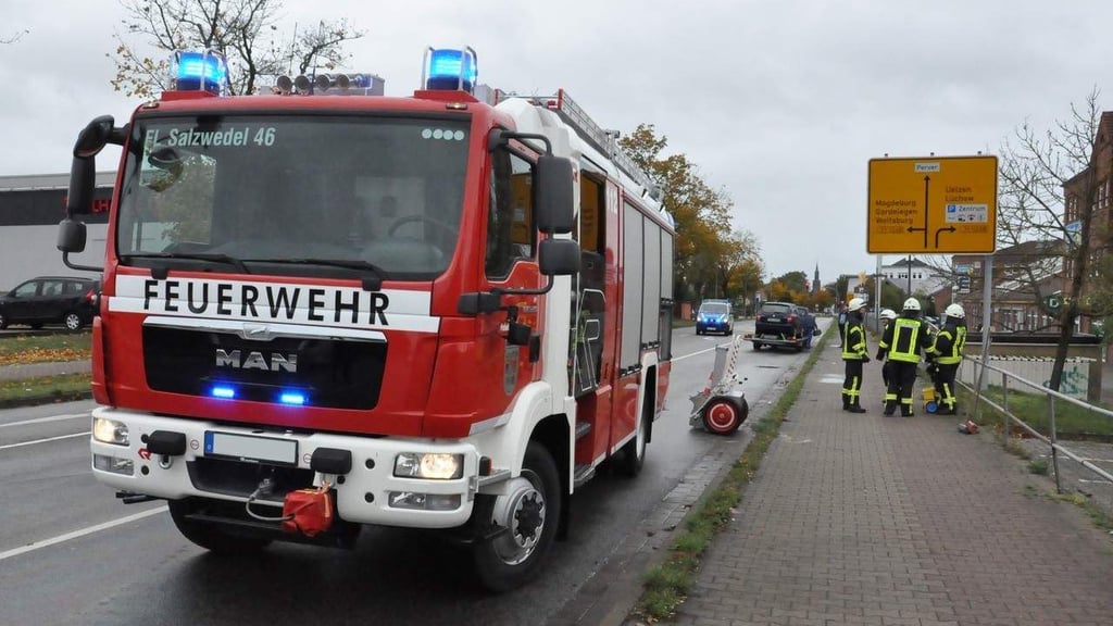 Die Stadt will trotz knapper Finanzen in die weitere Ausstattung der Feuerwehr Salzwedel investieren.