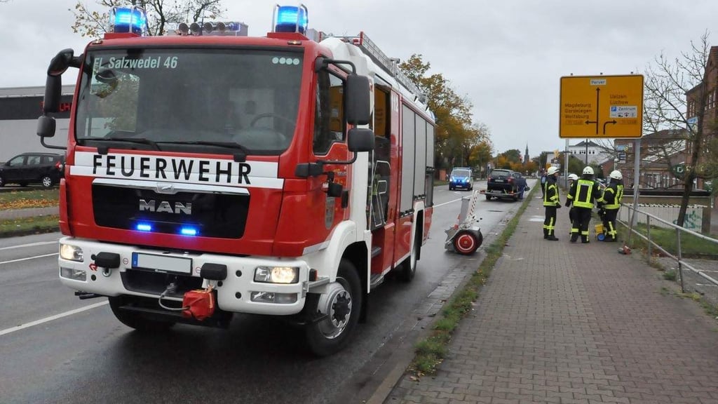 Die Stadt will trotz knapper Finanzen in die weitere Ausstattung der Feuerwehr Salzwedel investieren.