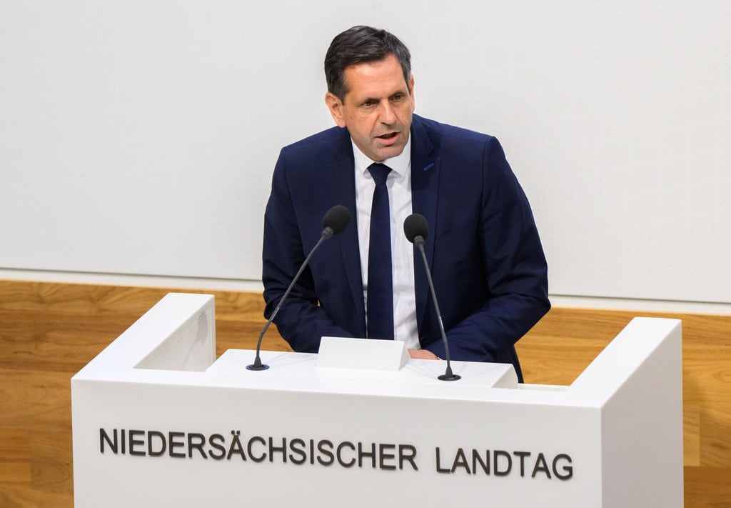 Ministerpräsident Lies sieht es als Aufgabe der Länder an, die kommunalen Kliniken nicht noch stärker zu belasten. (Archivbild)