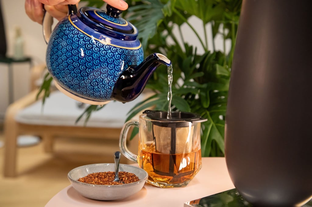 Der Tee mit besonderem Aroma: Rooibos schmeckt süßlich wie Schwarztee, ist aber koffeinfrei.