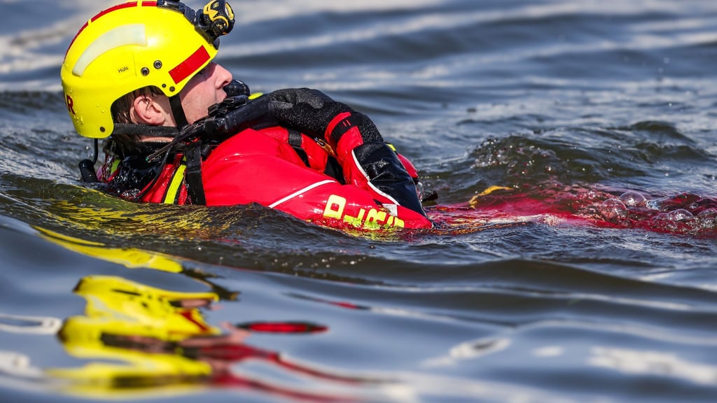 Im Gesamtjahr 2025 rechnet die DLRG mit weniger Badetoten als im Vorjahr. (Archivbild)