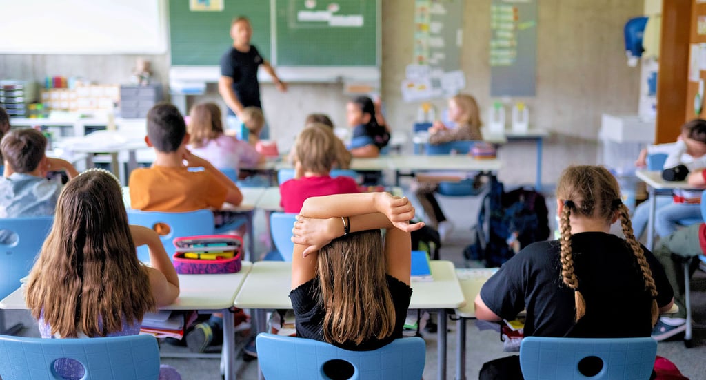 Das Land hat die Anforderungen für den Hauptschulabschluss gesenkt. Dieser ist jetzt auch mit zwei Fünfen in Kernfächern möglich.