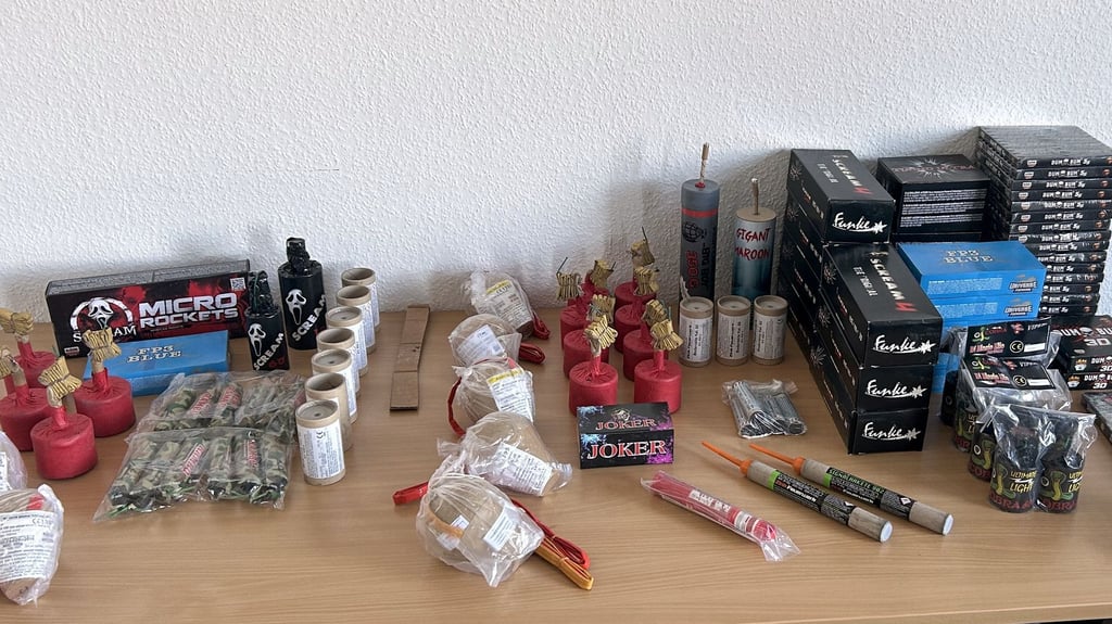 Bereits vor Silvester hat das Hauptzollamt etliche Kilogramm an illegalen Böllern beschlagnahmt.