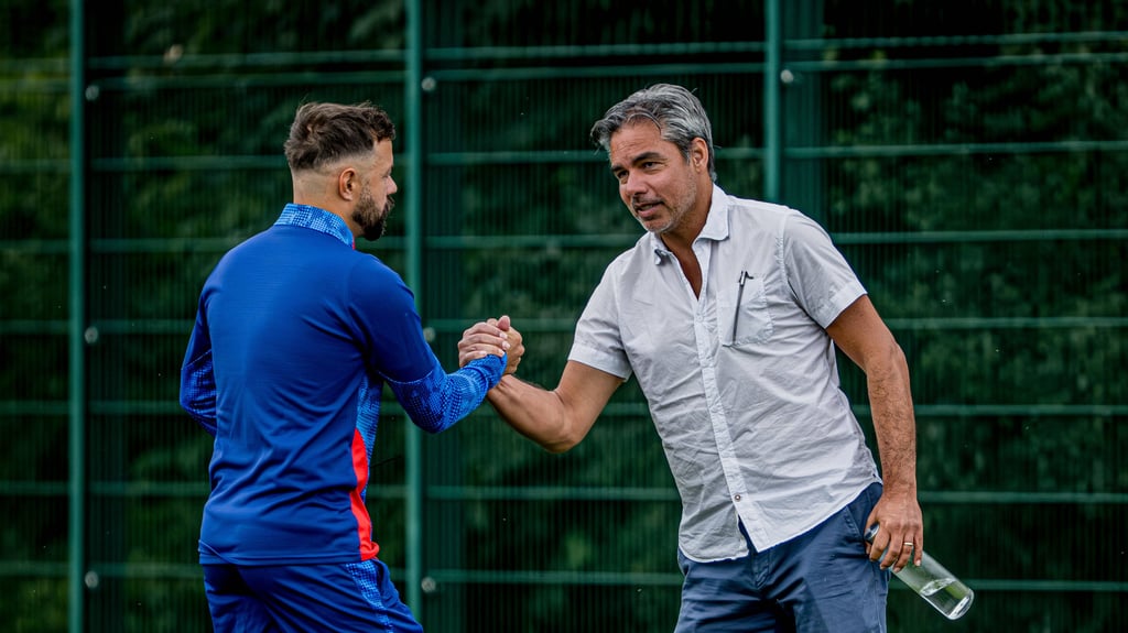 David Wagner (r.) und Leipzigs U19-Trainer Sebastian Heidinger.