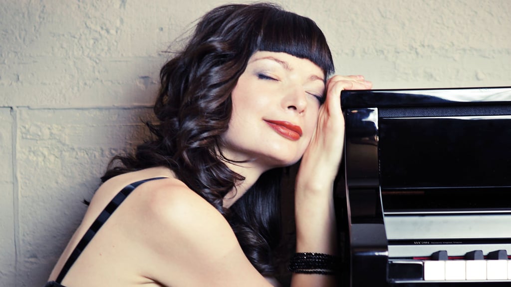 Die Pianistin Vika kommt 2026 mit ihren Rock- und Heavy-Metal-Coverversionen am Klavier nach Haldensleben.