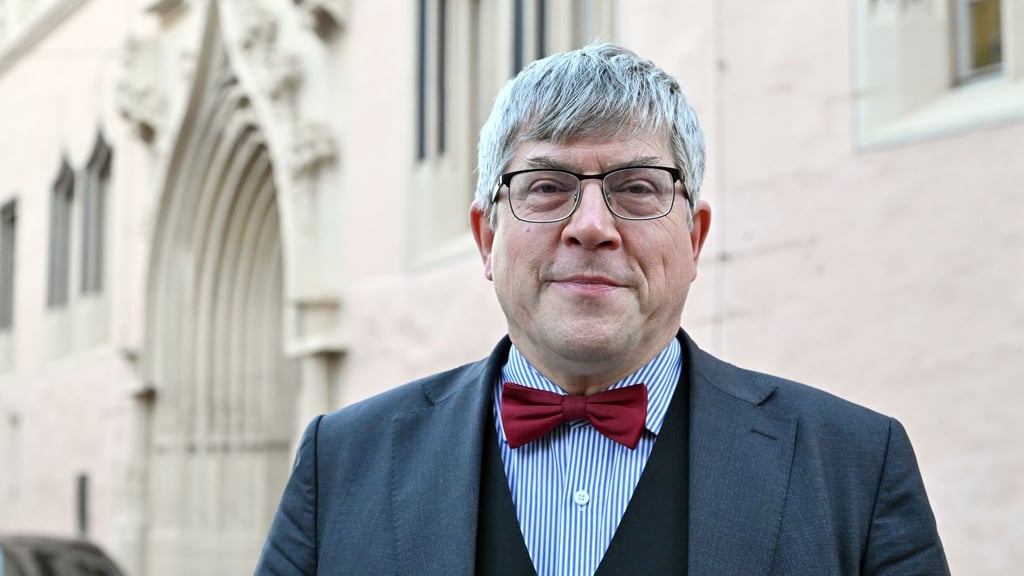 Der Landesbischof der Evangelischen Kirche in Mitteldeutschland (EKM), Friedrich Kramer, hat Beratungen der Kirche für Kriegsdienstverweigerer angekündigt.