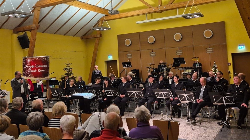 Mit einem abwechslungsreichen Programm begeisterte das Landespolizeiorchester von Sachsen-Anhalt zuletzt in der Biederitzer Mehrzweckhalle.