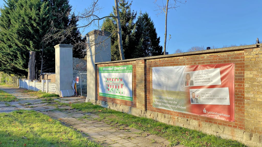 Wohnen an der alten Eisfabrik – „in ruhiger Lage“: Die Salzlandsparkasse vermarktet seit einiger Zeit die „Atzendorf Quartiere“.