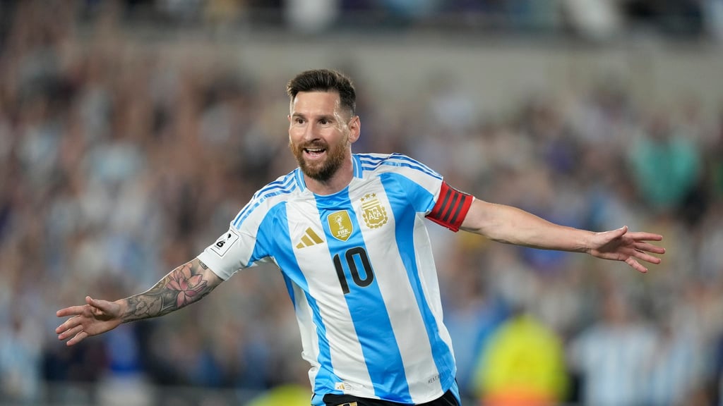 Weltmeister Argentinien mit Lionel Messi spielt am 27. März in Doha gegen Europameister Spanien. (Archivbild)