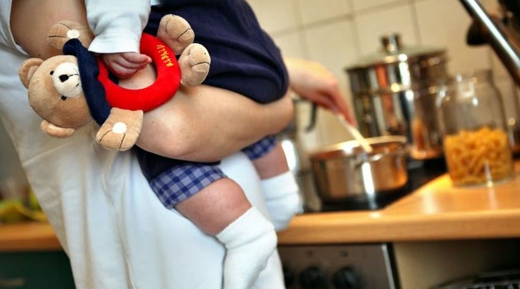 Kinder sind neugierig: Herd, Fenster, Steckdose - überall lauern Gefahren im Alltag.